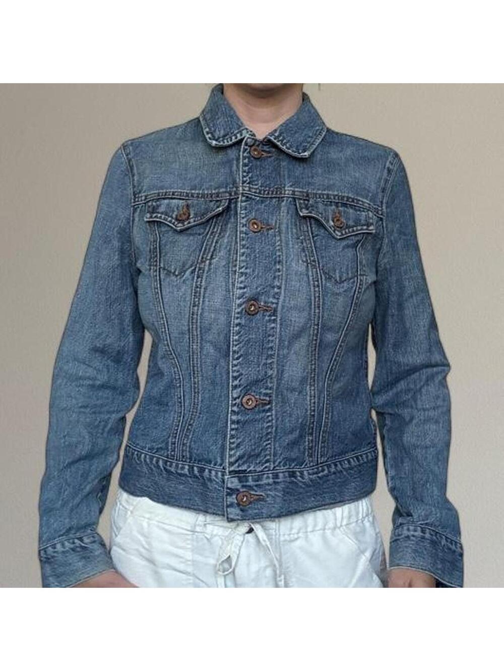 Y2K Gap jean jacket. Size S.